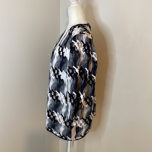 Alfred Dunner lace black & white size medium 2-in-1 top whit attached necklace - Picture 5 of 10